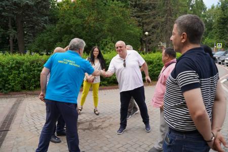 Представители стран коммунистических партий, входящих в состав ЦС СКП-КПСС, посетили Совхоз имени Ленина