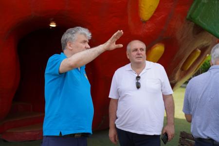 Представители стран коммунистических партий, входящих в состав ЦС СКП-КПСС, посетили Совхоз имени Ленина
