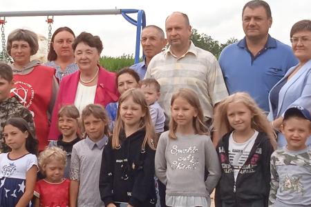 Депутат-коммунист Тюменской областной Думы Тамара Казанцева выполняет наказы избирателей