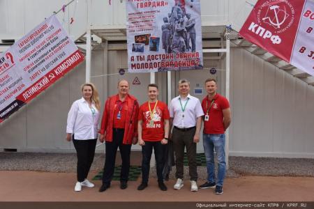 Г.А. Зюганов на «Территории смыслов»: «Желаю вам взять в наследство дух Победы!»
