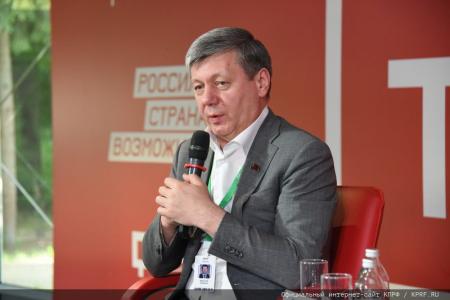 Г.А. Зюганов на «Территории смыслов»: «Желаю вам взять в наследство дух Победы!»