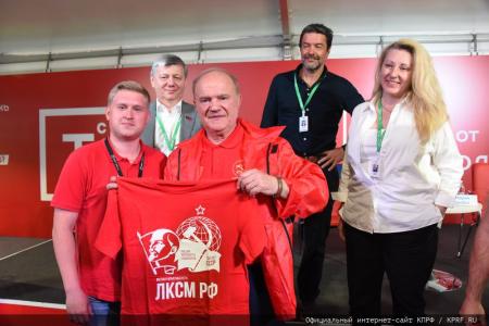 Г.А. Зюганов на «Территории смыслов»: «Желаю вам взять в наследство дух Победы!»