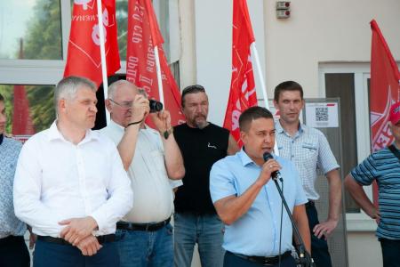 Коммунисты Поволжья отправили три фуры с гуманитарным грузом на Донбасс