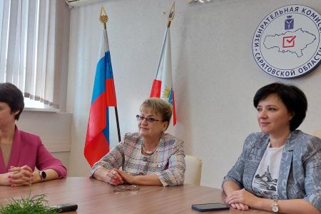 Ольга Алимова сдала в облизбирком подписные листы в свою поддержку