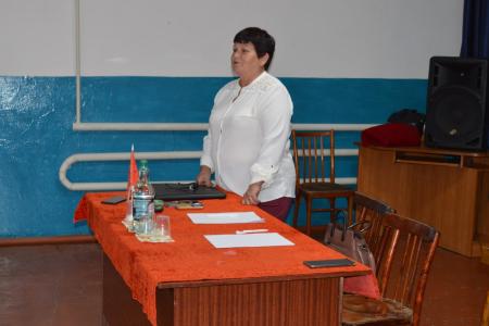 Алтайский край. Депутат-коммунист Наталья Зимина провела в селах Вострово и Приборовое встречи с избирателями по проблеме аварийного состояния местной школы