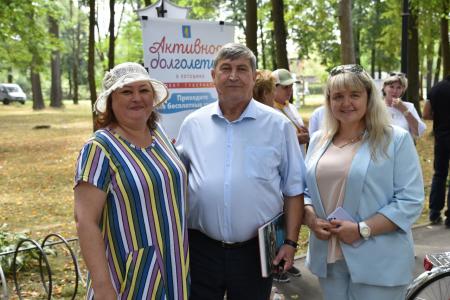 Заместитель Председателя Мособлдумы, второй секретарь МК КПРФ Константин Черемисов вручил велосипеды участникам «Активного долголетия»