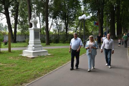 Заместитель Председателя Мособлдумы, второй секретарь МК КПРФ Константин Черемисов вручил велосипеды участникам «Активного долголетия»
