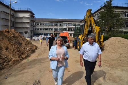 Московская область. Заместитель Председателя Мособлдумы Константин Черемисов проверил ход работ по капитальному ремонту Лотошинской школы №1