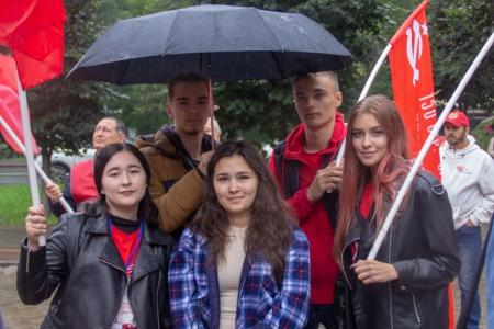 В Томске прошел митинг КПРФ за реализацию программных требований коммунистов