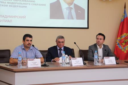Олег Смолин встретился во Владимире с обществом слепых и педколлективами