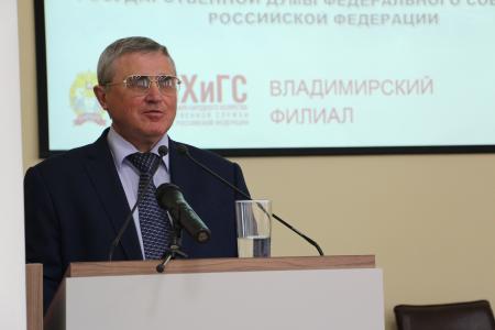 Олег Смолин встретился во Владимире с обществом слепых и педколлективами