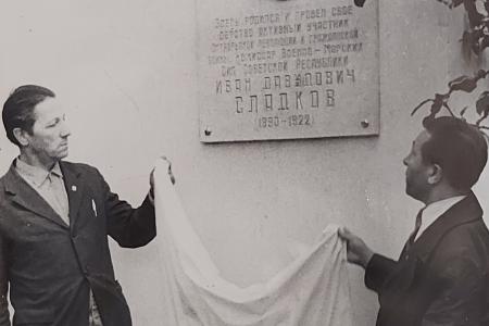 Владимир Исаков помог восстановить в Тульской области памятную доску, посвящённую Комиссару Морских Сил Советской России И.Д. Сладкову