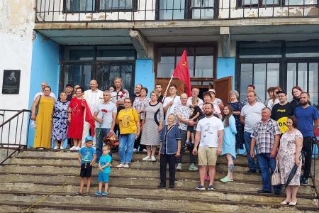 Владимир Исаков помог восстановить в Тульской области памятную доску, посвящённую Комиссару Морских Сил Советской России И.Д. Сладкову