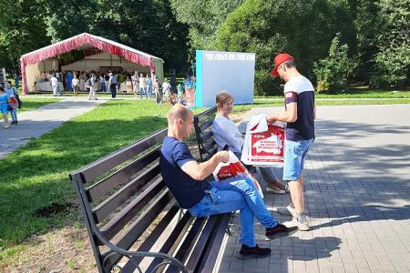 Красные флаги на Дне города Иваново