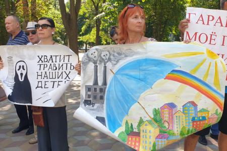 "Мы хотим дышать": в Ростове прошел пикет за безопасную среду проживания