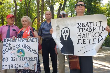 "Мы хотим дышать": в Ростове прошел пикет за безопасную среду проживания