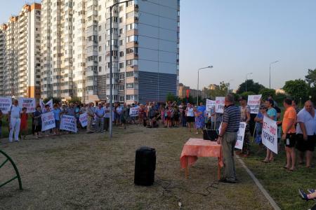 Краснодар. В микрорайоне Гидростроителей по инициативе КПРФ состоялся протестный митинг