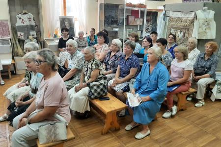 Костромские коммунисты посетили Большую Костромскую льняную мануфактуру
