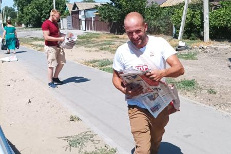 Астраханские коммунисты организовали автопробег с раздачей агитации
