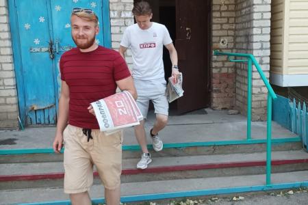 Астраханские коммунисты организовали автопробег с раздачей агитации