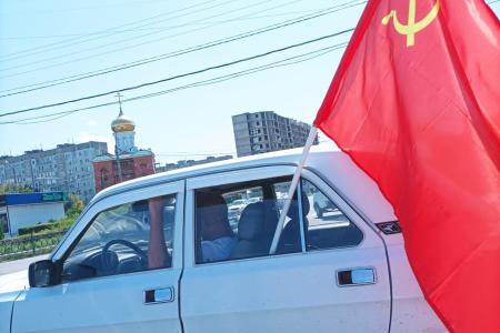 Астраханские коммунисты организовали автопробег с раздачей агитации