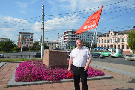 Коммунисты Ивановской области возложили цветы к памятному камню – жертвам расстрела рабочих в Иваново-Вознесенске в 1915 году