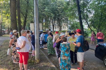 Москва. Жители Троицка пригласили в гости кандидатов в депутаты от КПРФ