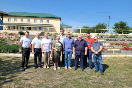 Делегация КПРФ во главе с Казбеком Тайсаевым находится с рабочим визитом на Донбассе
