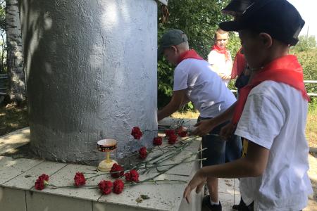Коммунисты, комсомольцы и пионеры Марий Эл почтили память летчиков-красноармейцев