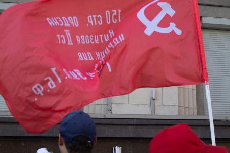 "Требуем равного доступа к СМИ!". Встреча с депутатами-коммунистами у здания Госдумы