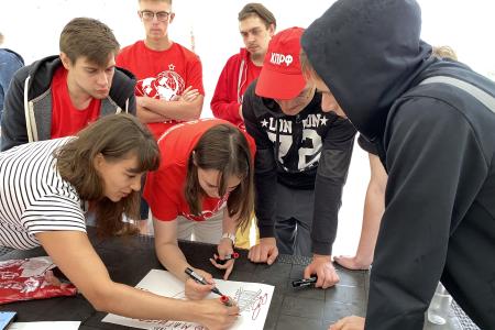 В Подмосковье начал работу слет комсомольского актива ЦФО