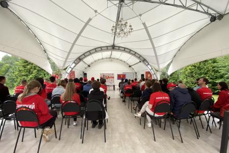 В Подмосковье начал работу слет комсомольского актива ЦФО