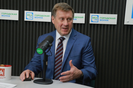 Мэр Новосибирска Анатолий Локоть рассказал о студенчестве, службе в армии и жизни на радио «Городская волна»