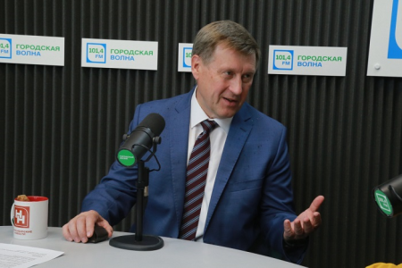 Мэр Новосибирска Анатолий Локоть рассказал о студенчестве, службе в армии и жизни на радио «Городская волна»