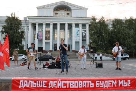 В Волгограде в рамках акции КПРФ «Антикапитализм-2022» прошел митинг-концерт