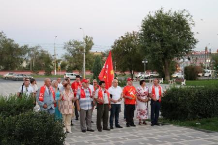 В Волгограде в рамках акции КПРФ «Антикапитализм-2022» прошел митинг-концерт