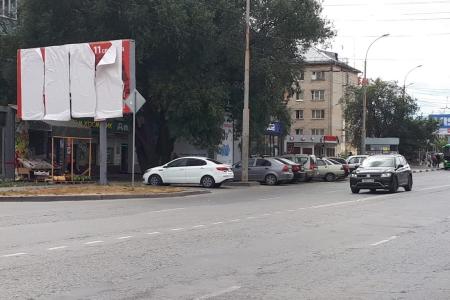 Екатеринбург. Срыватели красных баннеров А.Н. Ивачева остались без ночного улова