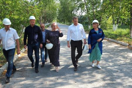 Кандидат в губернаторы Свердловской области Александр Ивачёв встретил День строителя на народном предприятии «Знамя»
