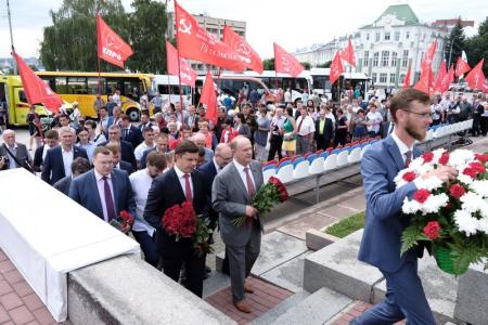 Г.А. Зюганов возложил цветы к памятнику В.И. Ленину в городе Орле