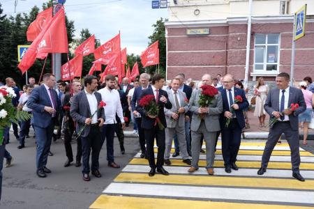 Г.А. Зюганов возложил цветы к памятнику В.И. Ленину в городе Орле