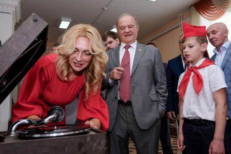 Г.А. Зюганов в Орле посетил гала-концерт детского конкурса «Земля талантов»