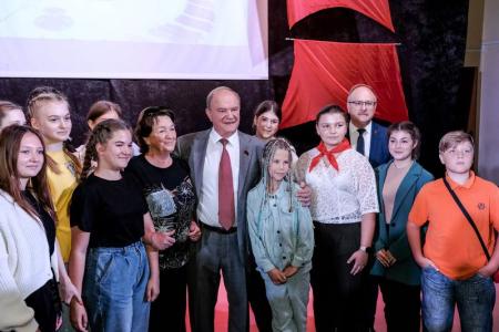 Г.А. Зюганов в Орле посетил гала-концерт детского конкурса «Земля талантов»