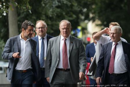 Г.А. Зюганов возложил цветы к памятнику В.И. Ленину в городе Орле