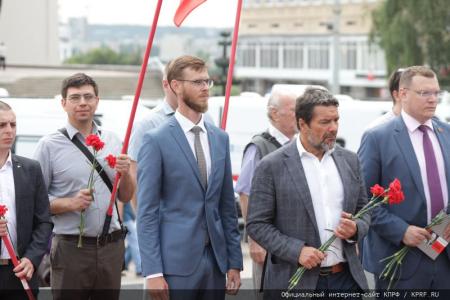 Г.А. Зюганов возложил цветы к памятнику В.И. Ленину в городе Орле