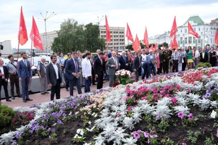 Г.А. Зюганов возложил цветы к памятнику В.И. Ленину в городе Орле