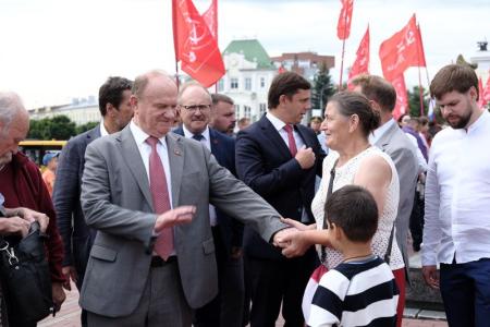 Г.А. Зюганов возложил цветы к памятнику В.И. Ленину в городе Орле