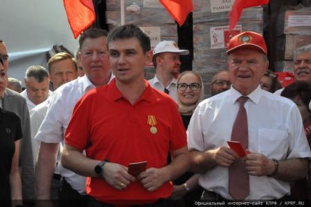 Г.А. Зюганов проводил на Донбасс 100-й гуманитарный конвой КПРФ