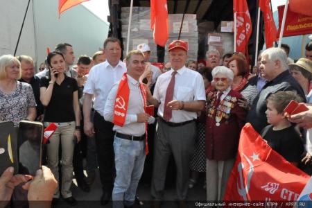 Г.А. Зюганов проводил на Донбасс 100-й гуманитарный конвой КПРФ