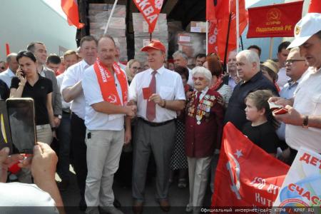 Г.А. Зюганов проводил на Донбасс 100-й гуманитарный конвой КПРФ