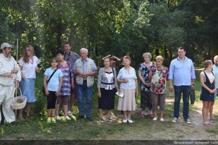 «Дорогой пчел». Г.А. Зюганов принял участие в празднике Большой Спас в Музее-заповеднике «Горки Ленинские»